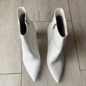 White lanimal print Ankle high boots